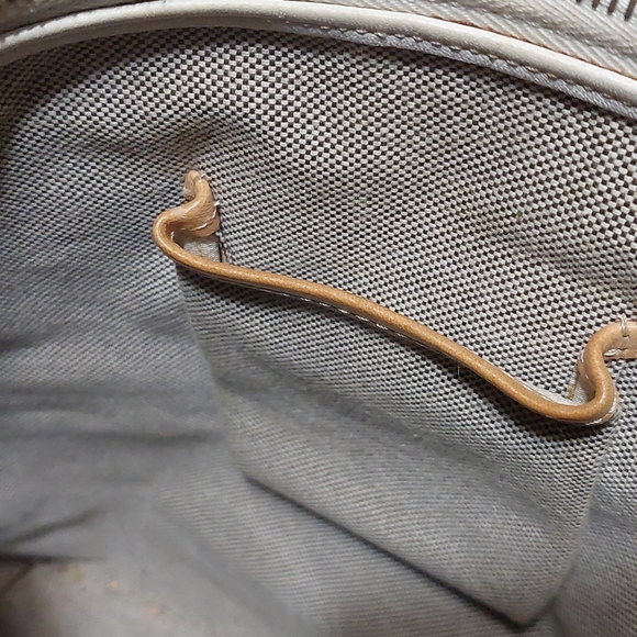 Dooney & Bourke - Picture 3 of 5